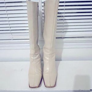 ALOHAS East Boots-IVORY
I will consider a good offer 
* Leather upper, insole